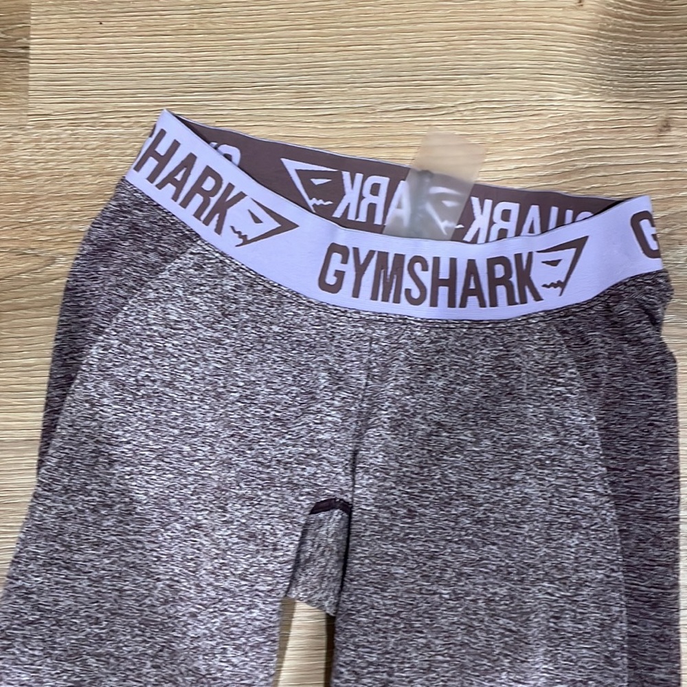 Gym shark leggings